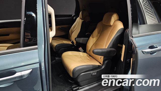 Kia Canival 2023 — photo 17