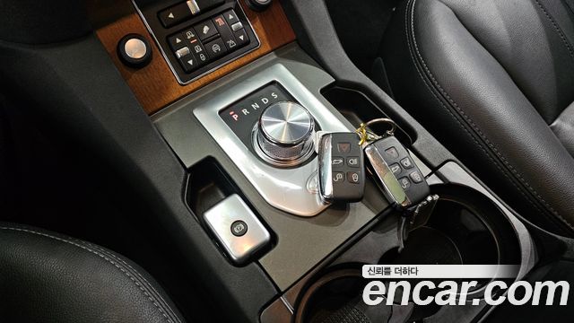 Land Rover Discovery 2016 — photo 9