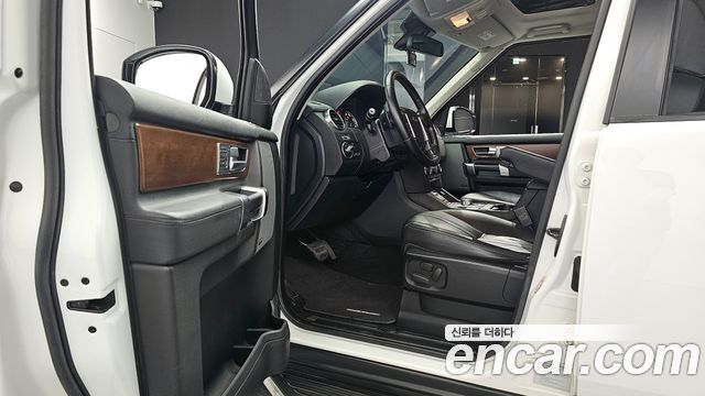 Land Rover Discovery 2016 — photo 10