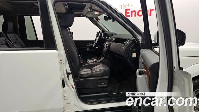 Land Rover Discovery 2016 — photo 11