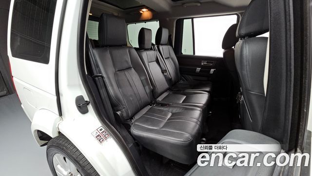 Land Rover Discovery 2016 — photo 12