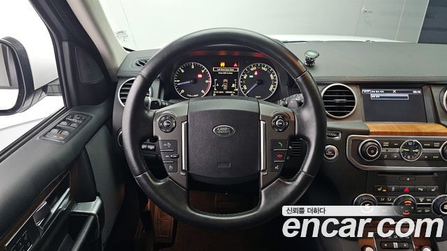 Land Rover Discovery 2016 — photo 14