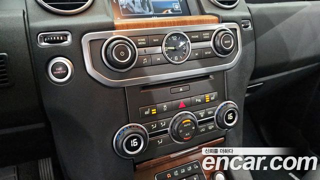 Land Rover Discovery 2016 — photo 16