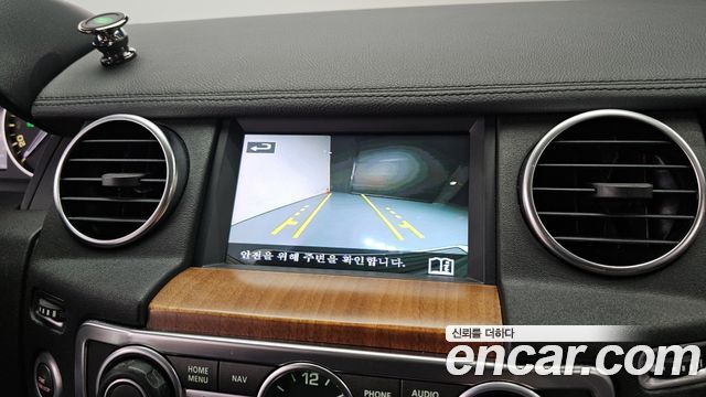 Land Rover Discovery 2016 — photo 17