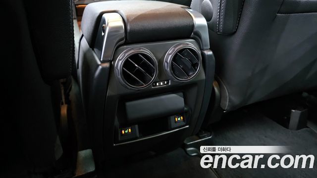 Land Rover Discovery 2016 — photo 18