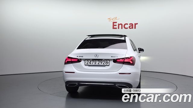 Mercedes-Benz A-Class 2020 — photo 4