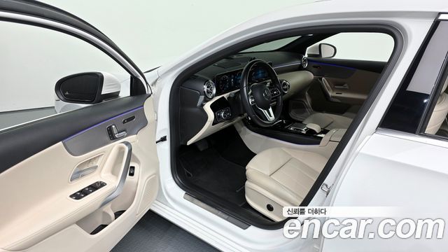 Mercedes-Benz A-Class 2020 — photo 10