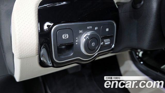 Mercedes-Benz A-Class 2020 — photo 12