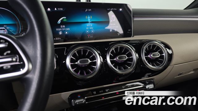 Mercedes-Benz A-Class 2020 — photo 13