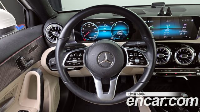 Mercedes-Benz A-Class 2020 — photo 16