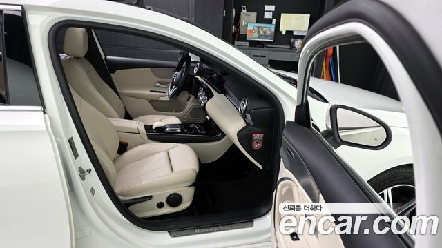 Mercedes-Benz A-Class 2020 — photo 20