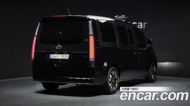 Hyundai Staria 2022 — photo 2