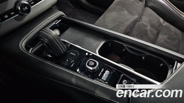 Volvo XC90 2021 — photo 9
