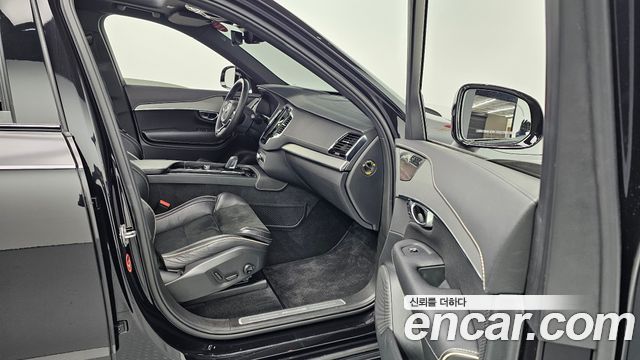 Volvo XC90 2021 — photo 10