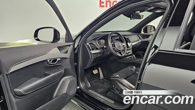 Volvo XC90 2021 — photo 11