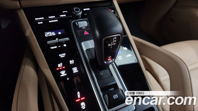 Porsche Cayenne 2023 — photo 9