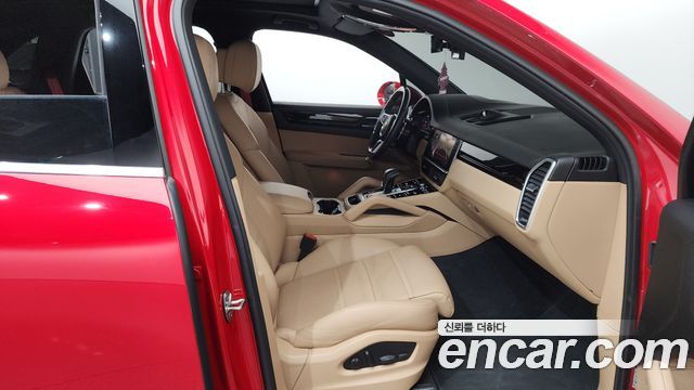 Porsche Cayenne 2023 — photo 11