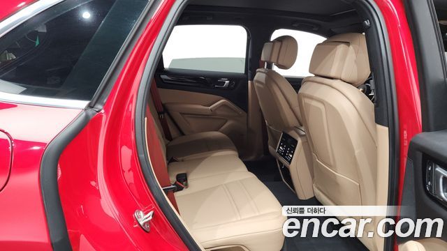 Porsche Cayenne 2023 — photo 12