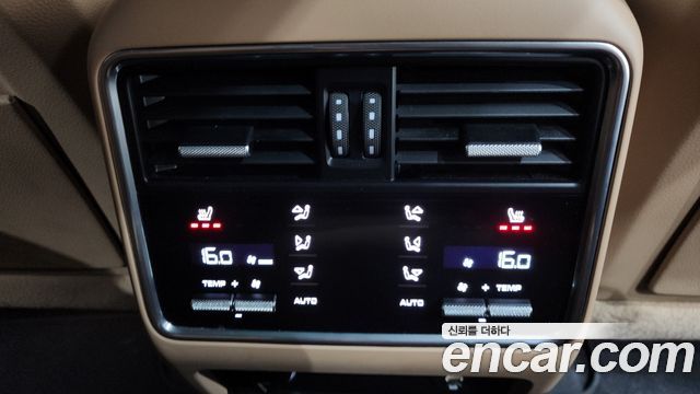 Porsche Cayenne 2023 — photo 19