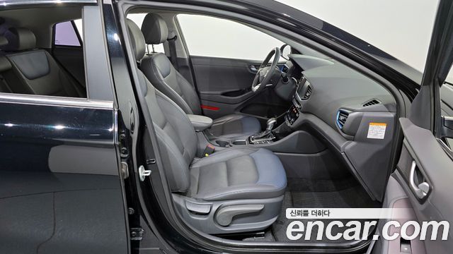 Hyundai Ioniq 2016 — photo 11