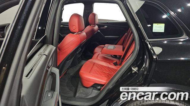 Audi SQ5 2022 — photo 11