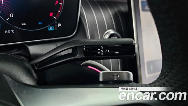 Mercedes-Benz GLC-Class 2025 — photo 9