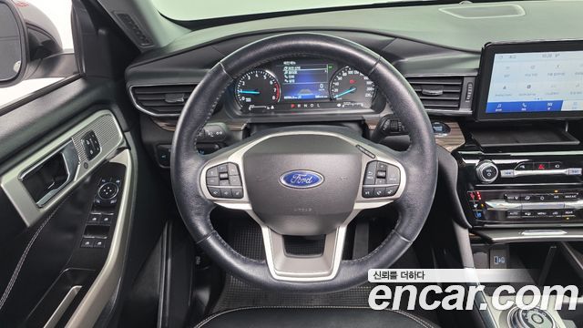 Ford Explorer 2022 — photo 13