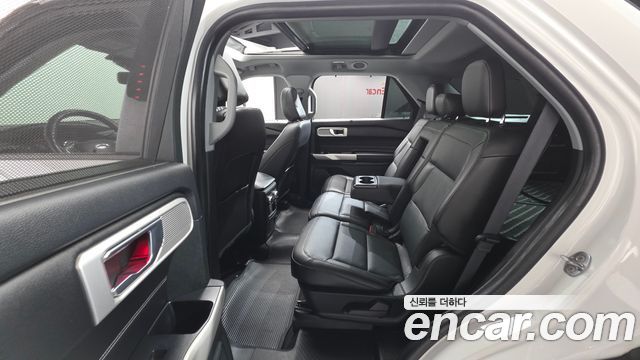 Ford Explorer 2022 — photo 17
