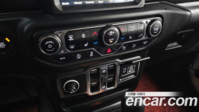 Jeep Wrangler 2019 — photo 18