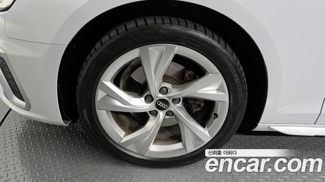 Audi A4 2021 — photo 5