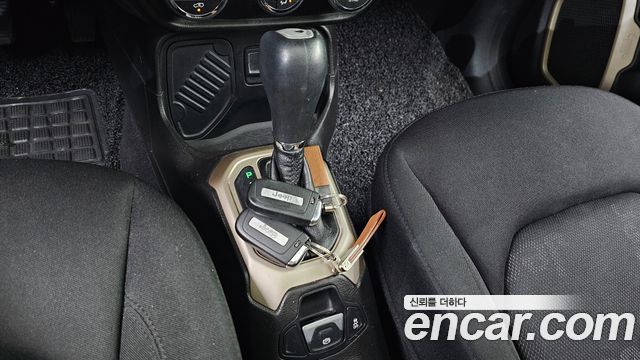 Jeep Renegade 2016 — photo 9