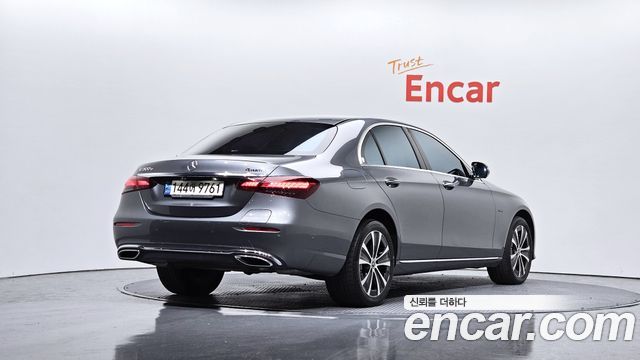 Mercedes-Benz E-Class 2021 — photo 2