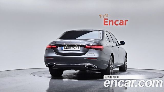 Mercedes-Benz E-Class 2021 — photo 4