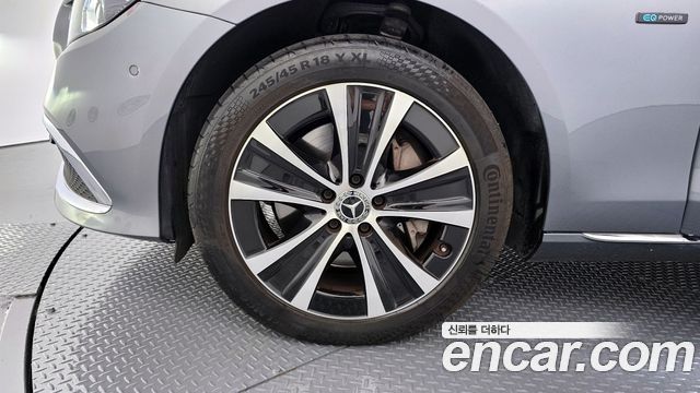 Mercedes-Benz E-Class 2021 — photo 5