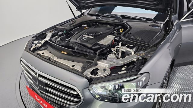 Mercedes-Benz E-Class 2021 — photo 6