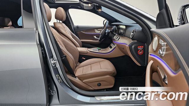 Mercedes-Benz E-Class 2021 — photo 10