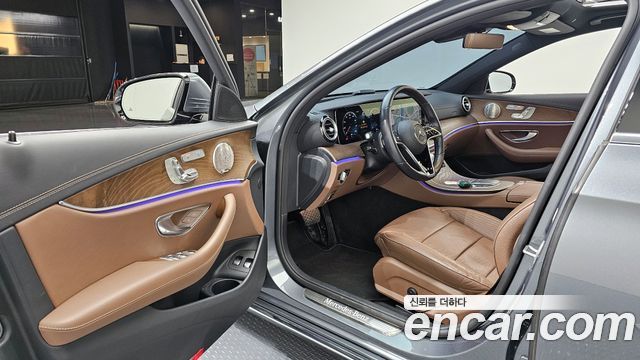Mercedes-Benz E-Class 2021 — photo 11