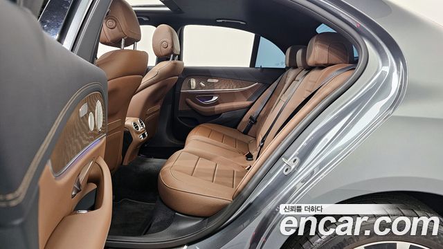 Mercedes-Benz E-Class 2021 — photo 12