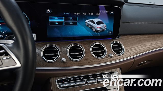 Mercedes-Benz E-Class 2021 — photo 15