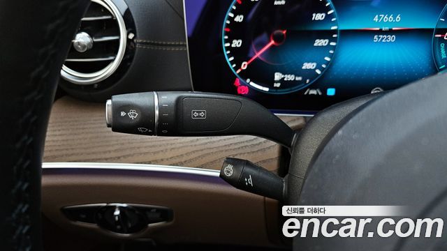 Mercedes-Benz E-Class 2021 — photo 17