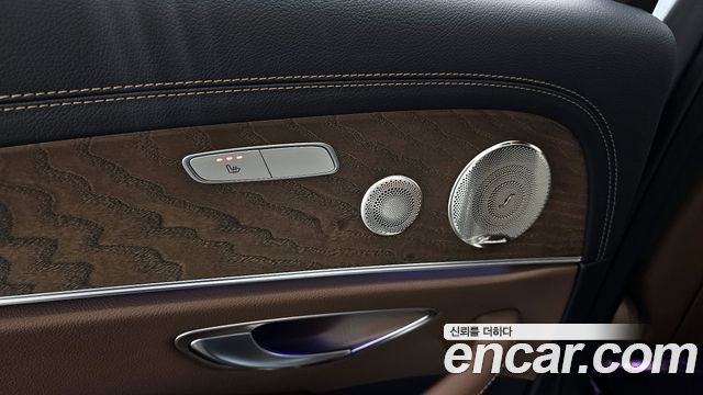 Mercedes-Benz E-Class 2021 — photo 18