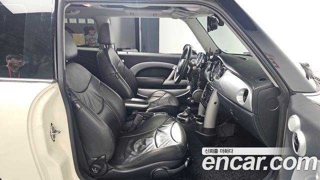 Mini Cooper 2006 — photo 11