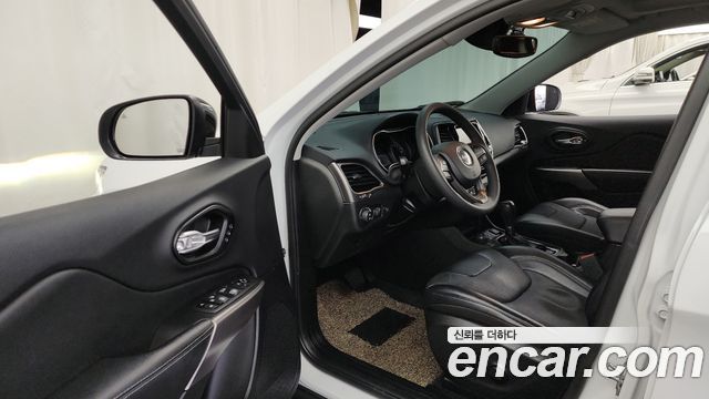 Jeep Cherokee 2022 — photo 10