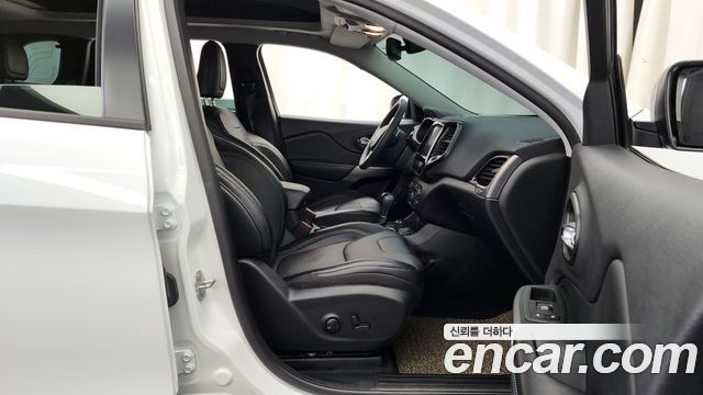 Jeep Cherokee 2022 — photo 11