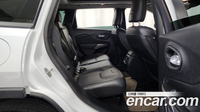 Jeep Cherokee 2022 — photo 12
