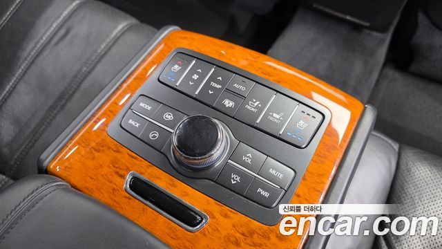 Hyundai Equus 2010 — photo 17