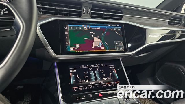 Audi A6 2022 — photo 17