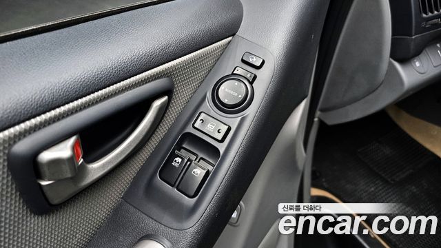 Hyundai Starex 2012 — photo 16