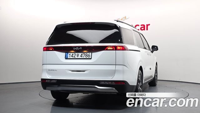 Kia Canival 2023 — photo 4
