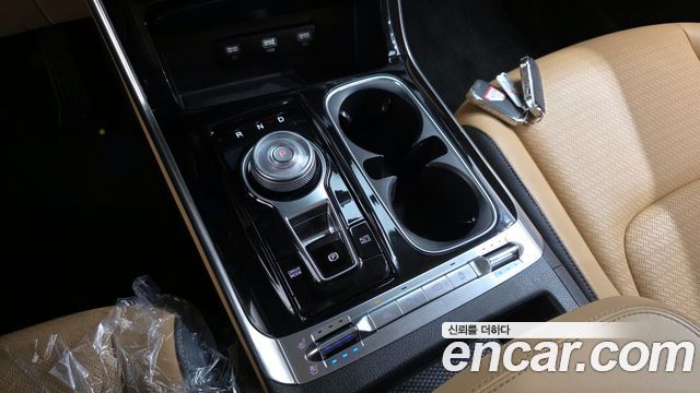 Kia Canival 2023 — photo 9